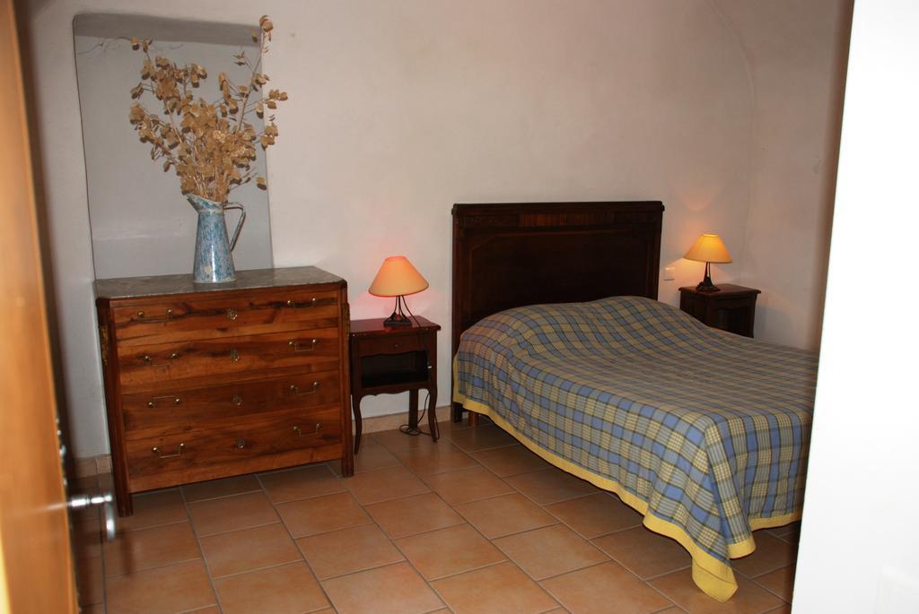 Les Jardins Du Mas Evesque Bed & Breakfast Rousson  Room photo