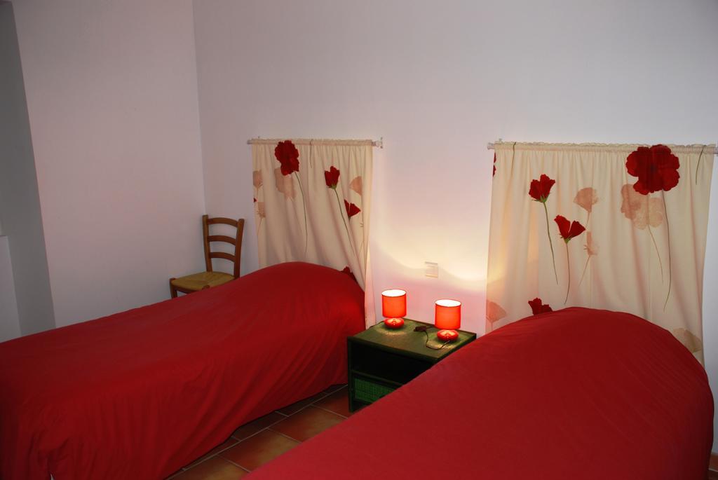 Les Jardins Du Mas Evesque Bed & Breakfast Rousson  Room photo