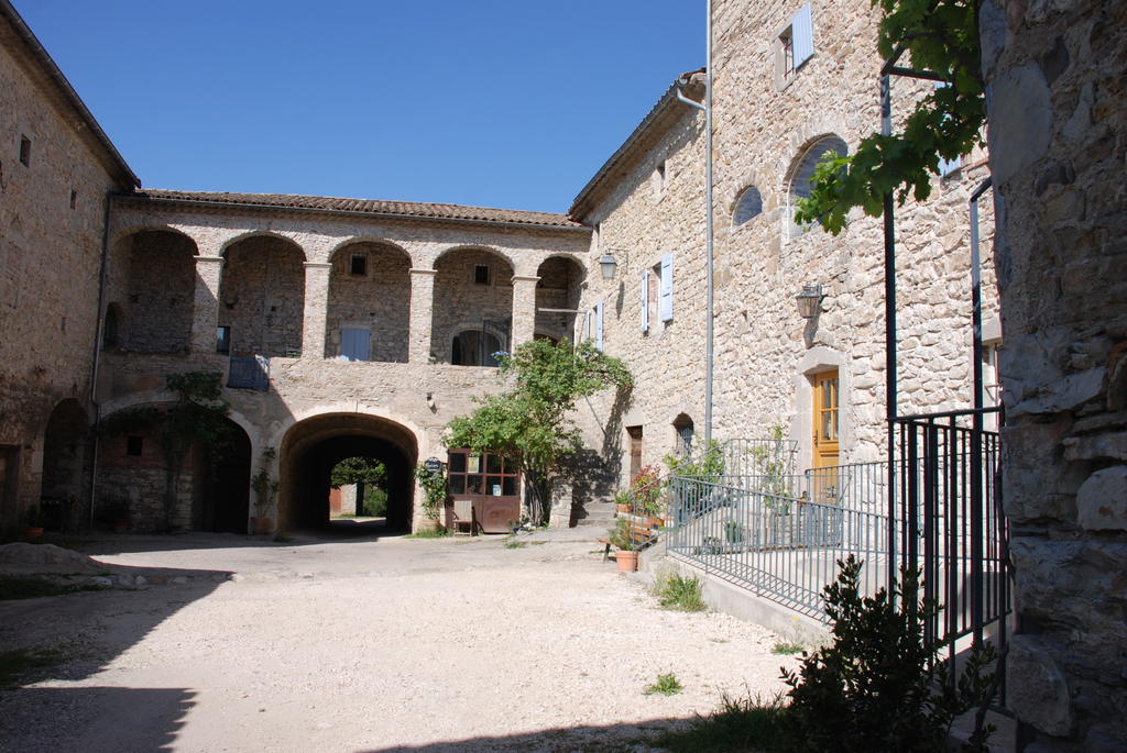 Les Jardins Du Mas Evesque Bed & Breakfast Rousson  Room photo